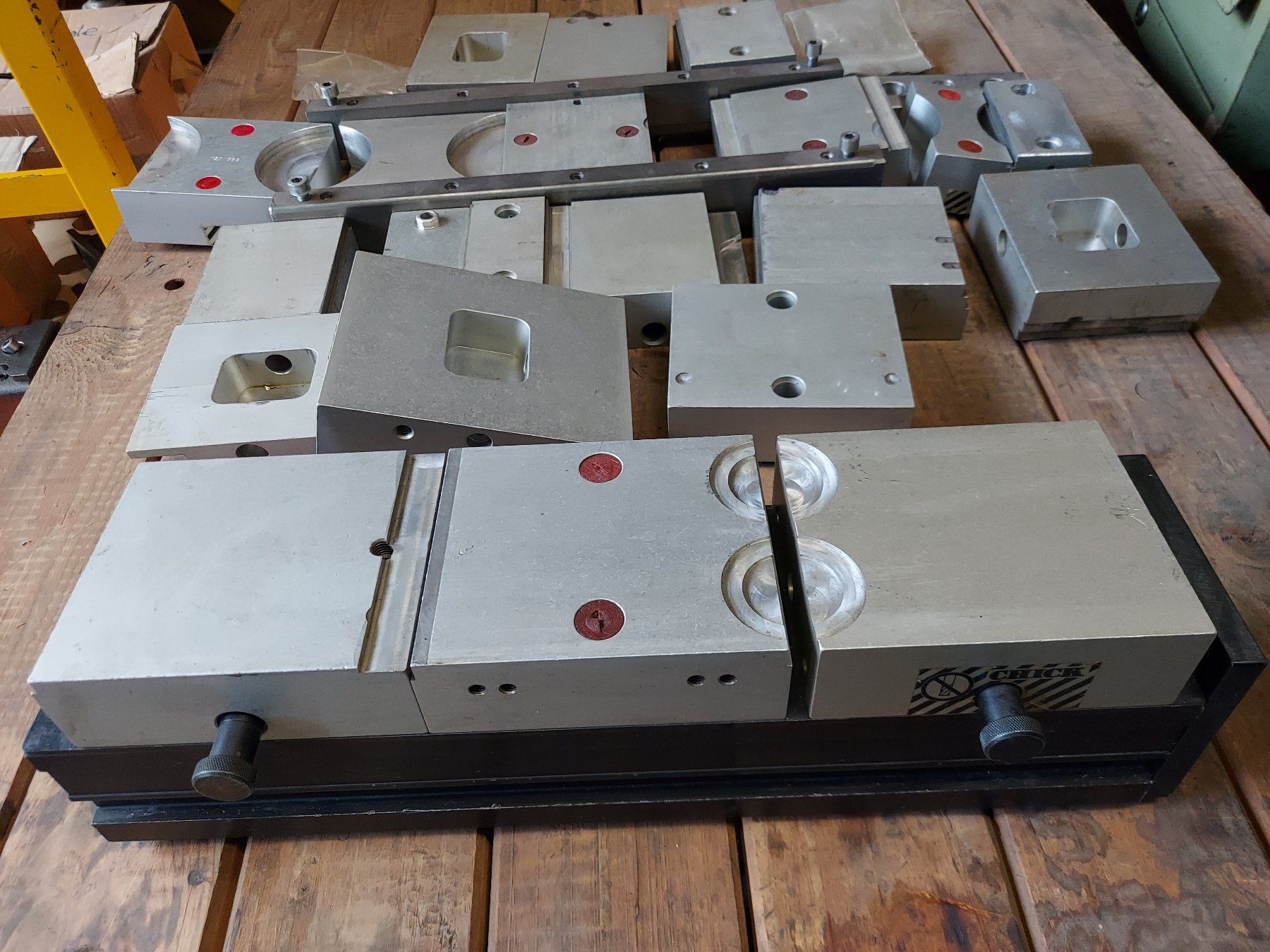 Tutti gli attrezzi: Chick Spannsystem MBASI040 E9607003 Schraubstock – Usato da Oberdorf BL venduto da xez_wl9l 1