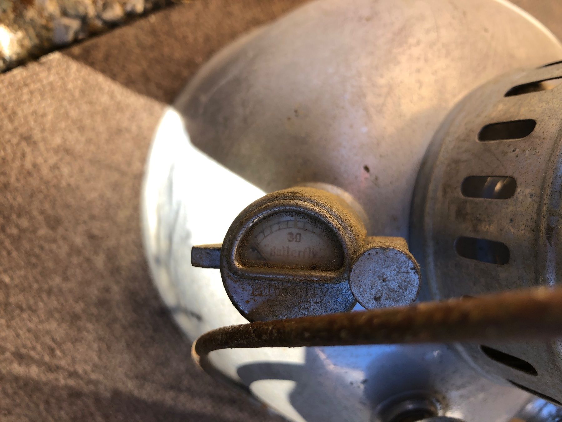 Lampade: Deux antique lampes à pétrole – Usato da Chénens venduto da Touta1franc 7