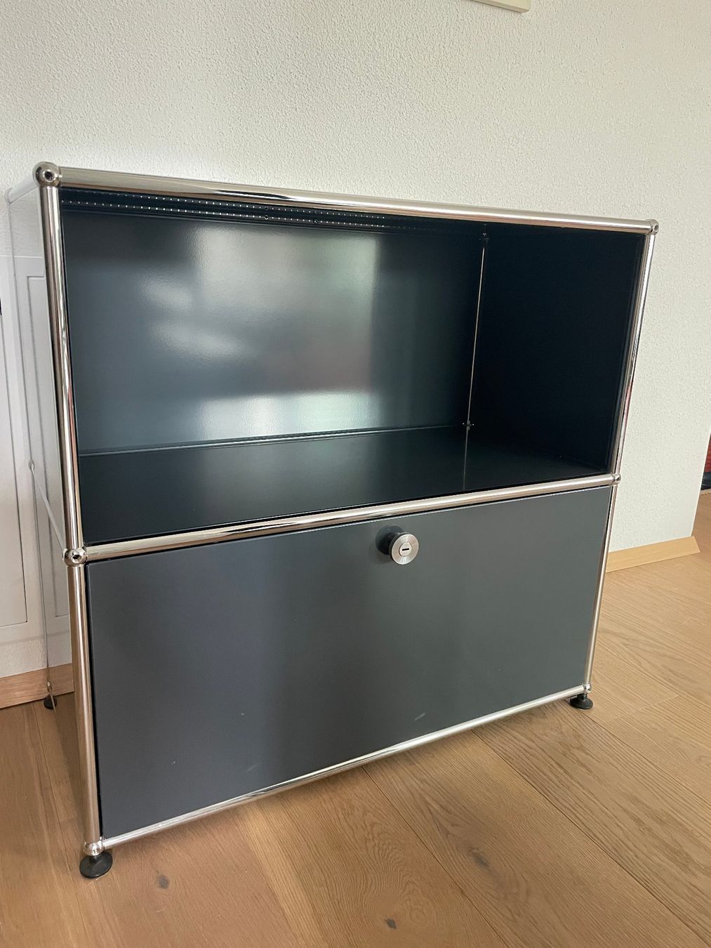 USM Cassettiere: USM Sideboard Anthrazitgrau – Usato da Rafz venduto da Alwhappy