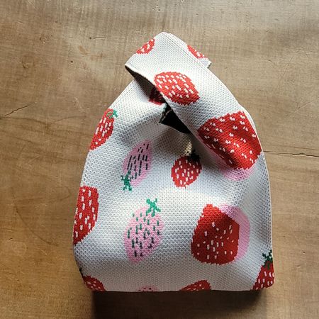 Knoten-Beutel, Knoten-Tasche, Handgelenks-Tasche "Erdbeeren"