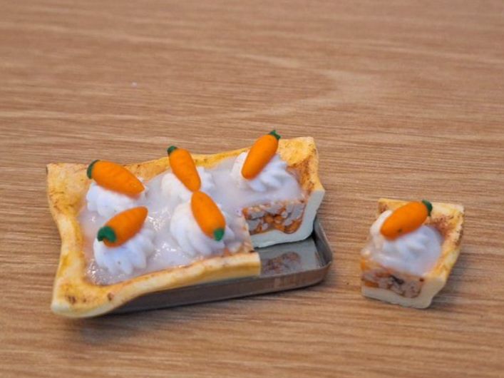 Puppenhäuser & -möbel: Handmade Rüeblitorte – Neu (gemäss Beschreibung) aus Zürich von HandmadeTinyFood