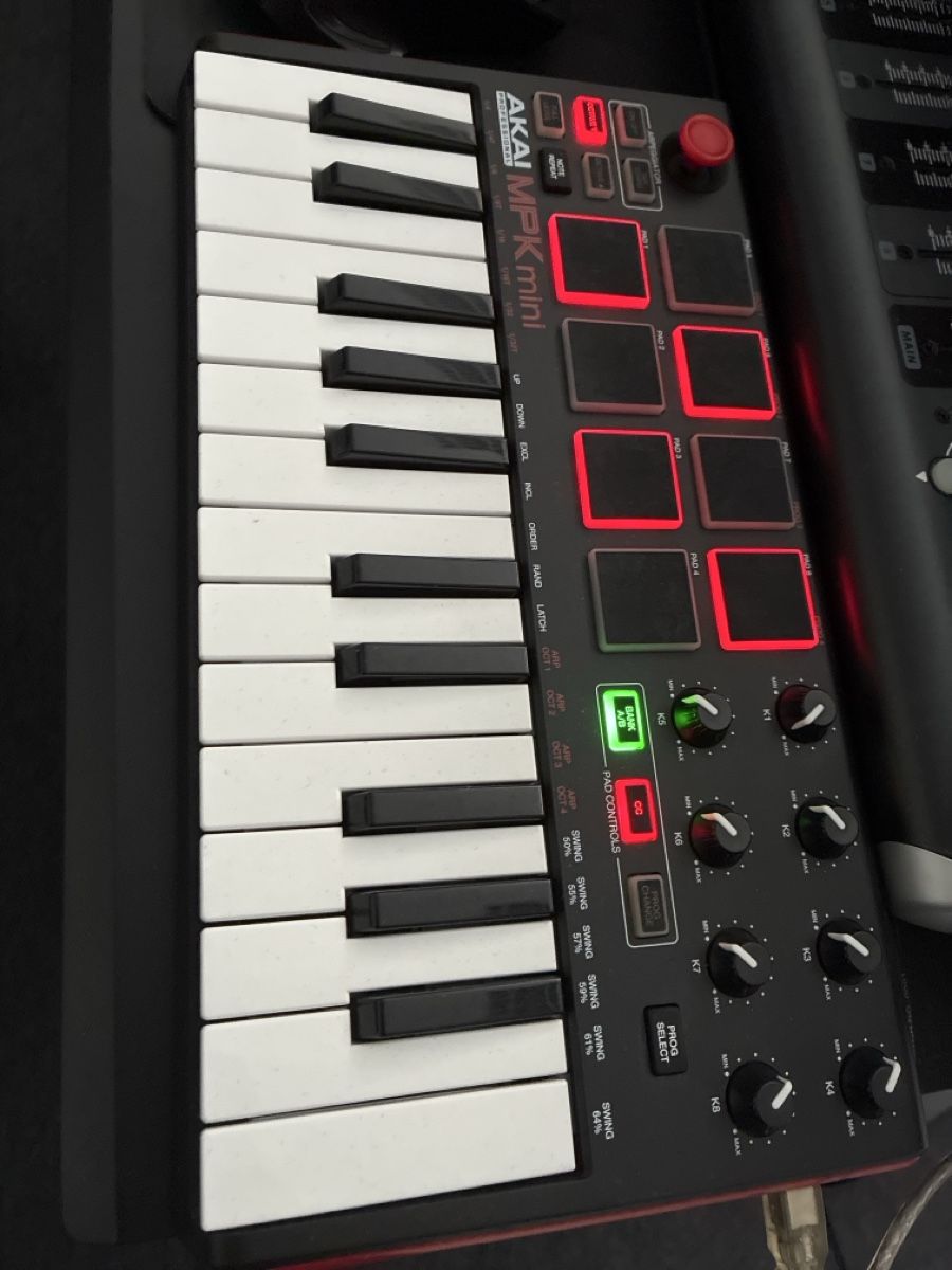 Akai Instruments de musique: AKAI MPK Mini – D'occasion à Dietikon par Olgun2526