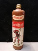 Bouteille ancienne en grès "Landsknecht"