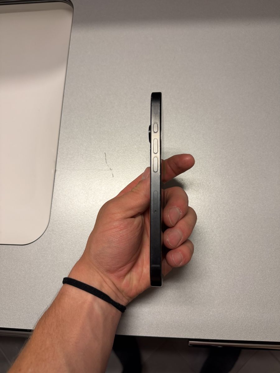 Apple Portables: Iphone 15 Pro  – D'occasion à Niedergesteln par lbayard4 2