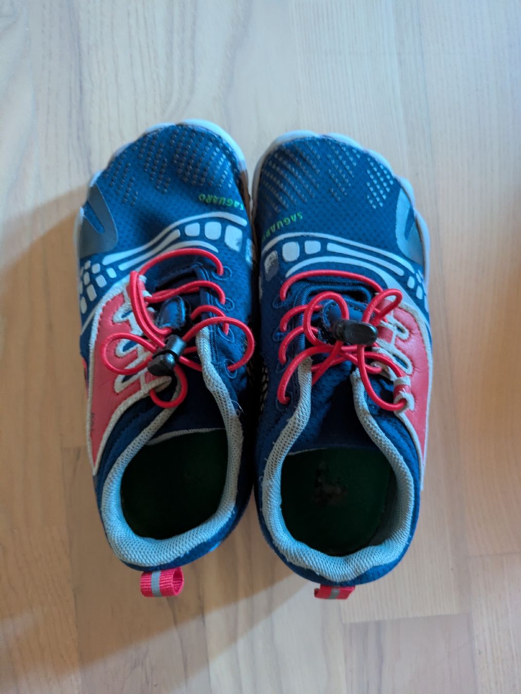 Schuhe für Jungen: chaussures saguaro taille 30 – Gebraucht aus Buchillon von pau_gc79