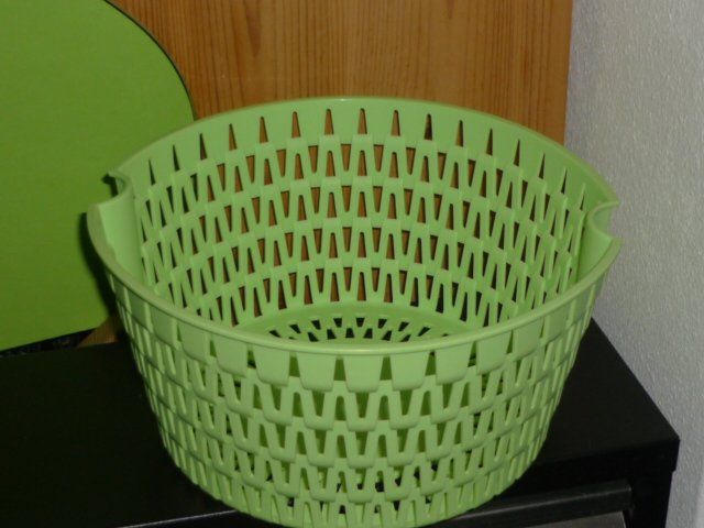 Tupperware Contenitori & Simili: TUPPERWARE SALATSCHLEUDER-TEIL – Usato da St.Gallen venduto da Anso 1