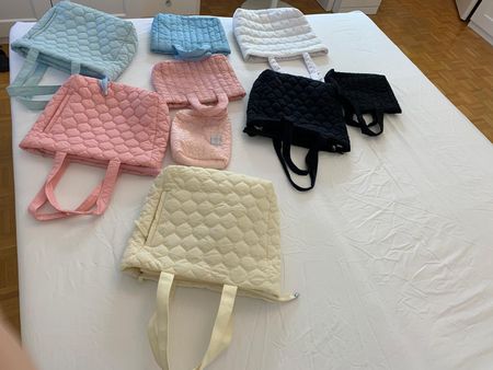 Set mit neun Matelassé-Taschen