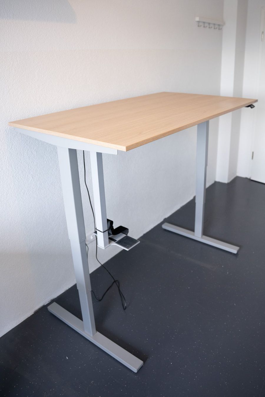 Scrivanie: Sitz-/Stehtisch Tradingzone Smartline 140x80 cm – Usato da Dietlikon venduto da phi_j5l6 2