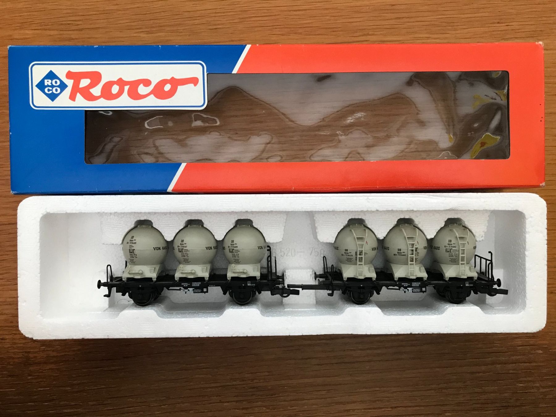 Roco Modellini di ferrovie: 2x Roco DB Güterwagen mit Tankkessel Container – Usato da Luzern venduto da mey_s13