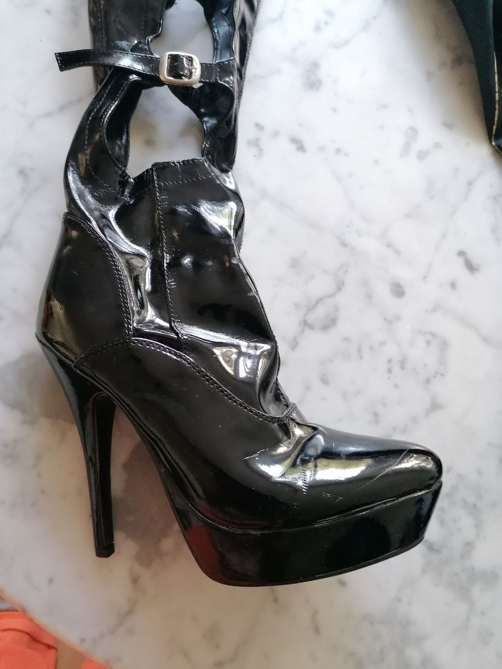 Scarpe da uomo: LACKSTIEFEL GRÖSSE 38 WENIG GETRAGEN – Usato da Pratteln venduto da ThereseZ 1