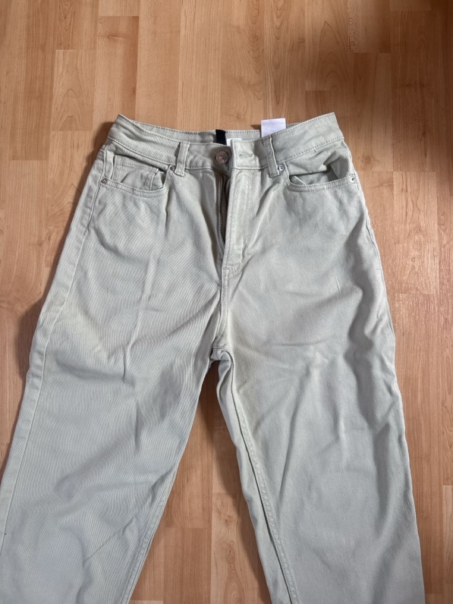 H&M Jeans: Jeans kaki – Gebraucht aus Bevaix von jpfund 1