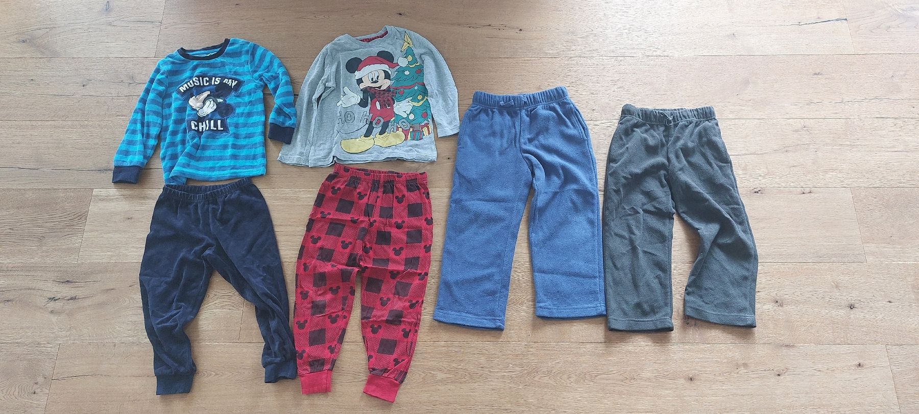 Lotti & Set di vestiti: 34-Teiliges Kinderbekleidung Grösse 98/104  – Usato da Hellbühl venduto da the-brain 2