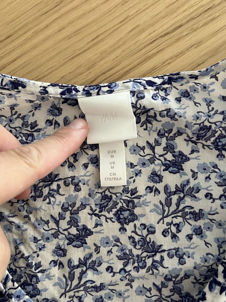 H&M Vestiti: Skandi Kleid H&M mit Blumenmuster, Grösse M – Usato da Luzern venduto da maisonnoir 1