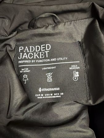 Stradivarius Puffer Jacke schwarz Grösse M wasserabweisend