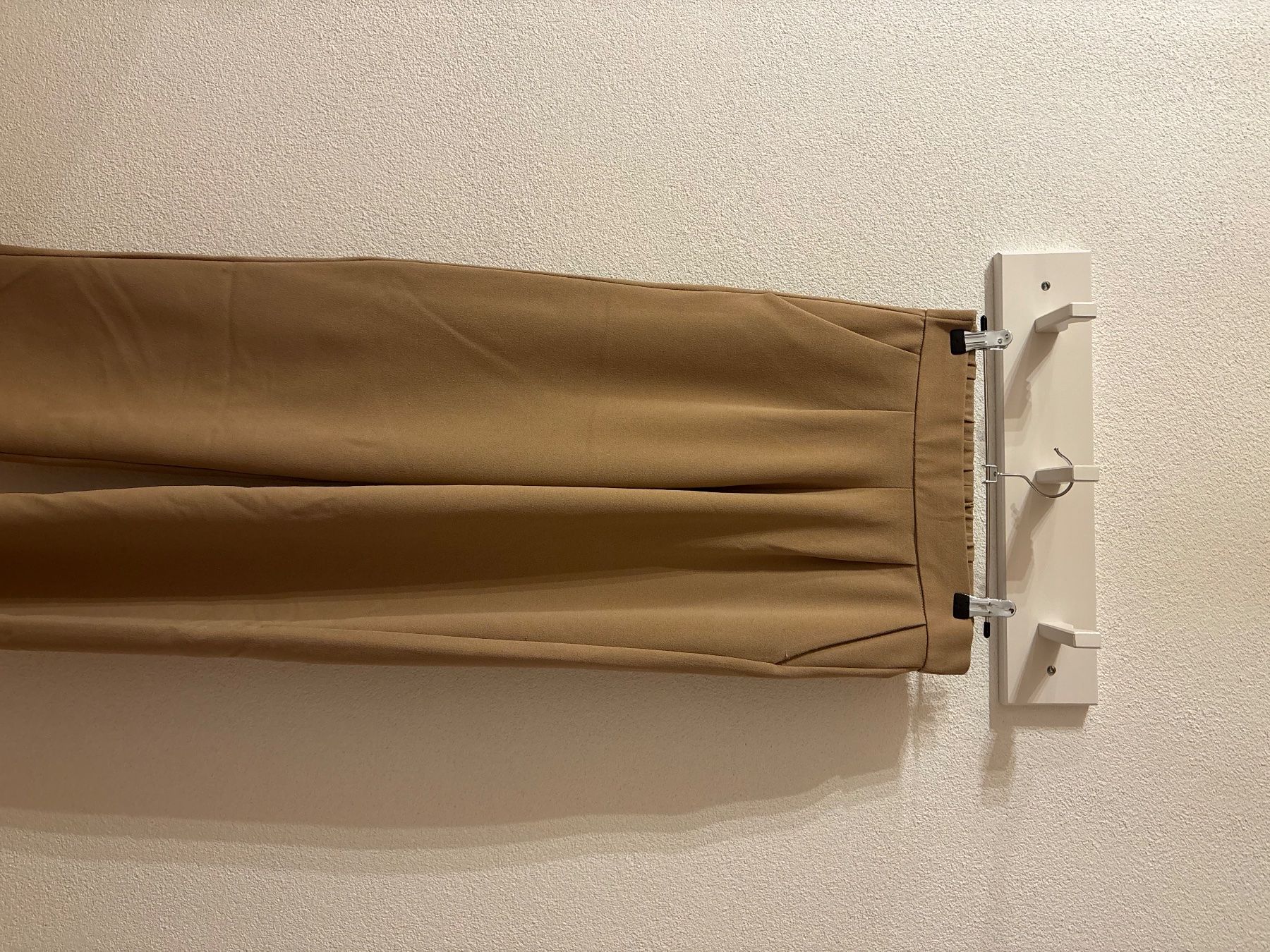 Pantaloni: Pantalon beige – Usato da Grandvillard venduto da Elsa.Del