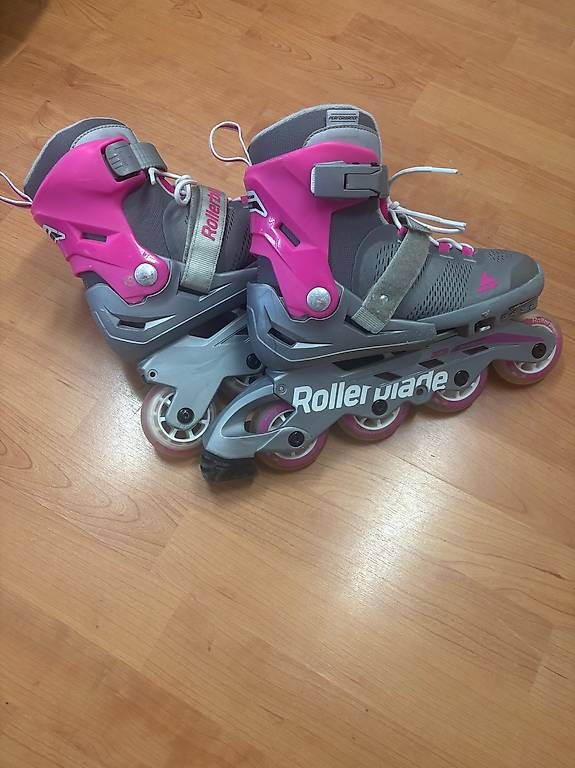 Pattini in linea & Pattini a rotelle: Rollerblade verstellbar 33-36 – Usato da Küttigen venduto da san_2x92
