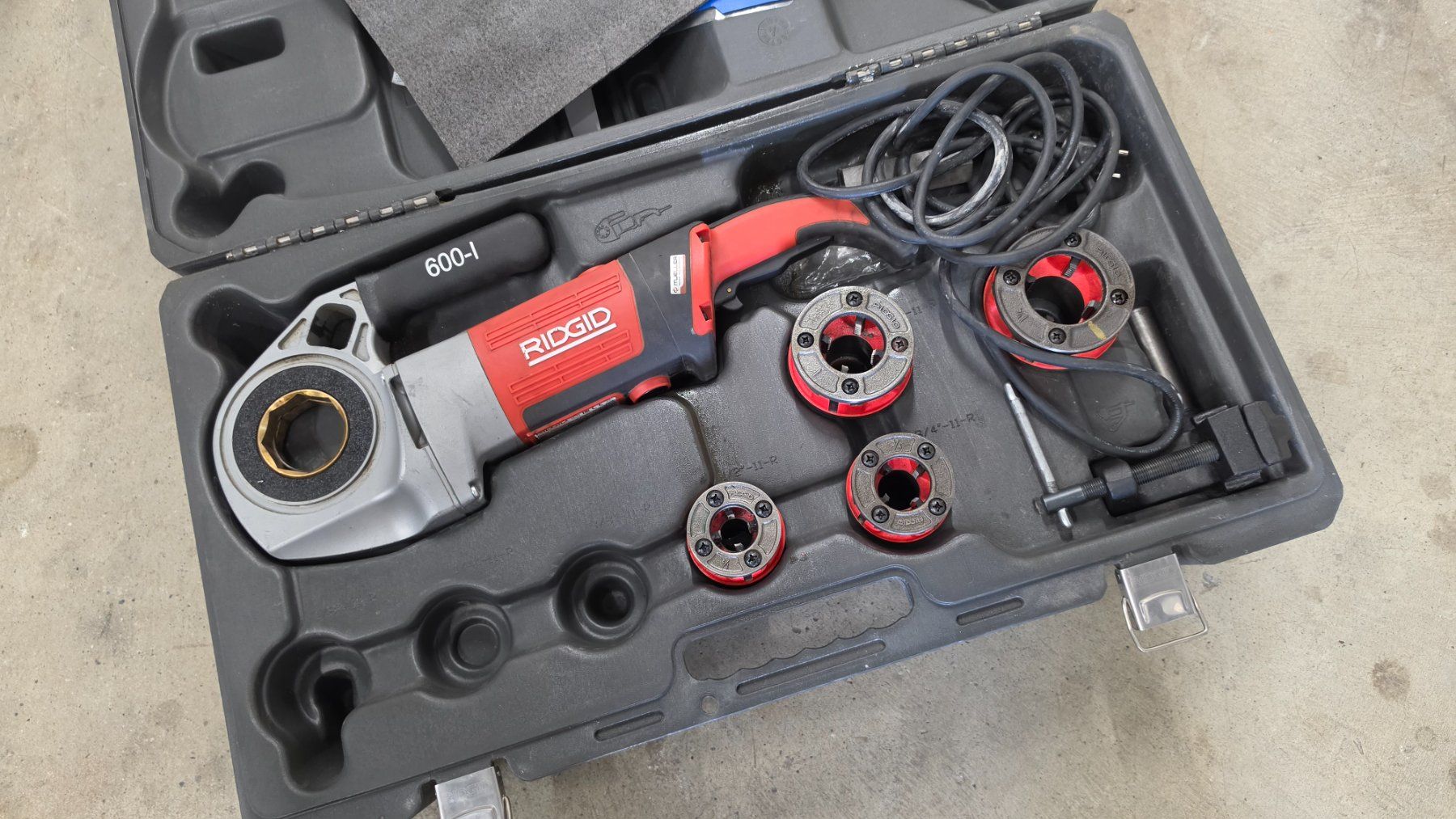 Ridgid Tutti gli attrezzi: Ridgid Gewindeschneidkluppen-Set – Usato da Oensingen venduto da Gianman