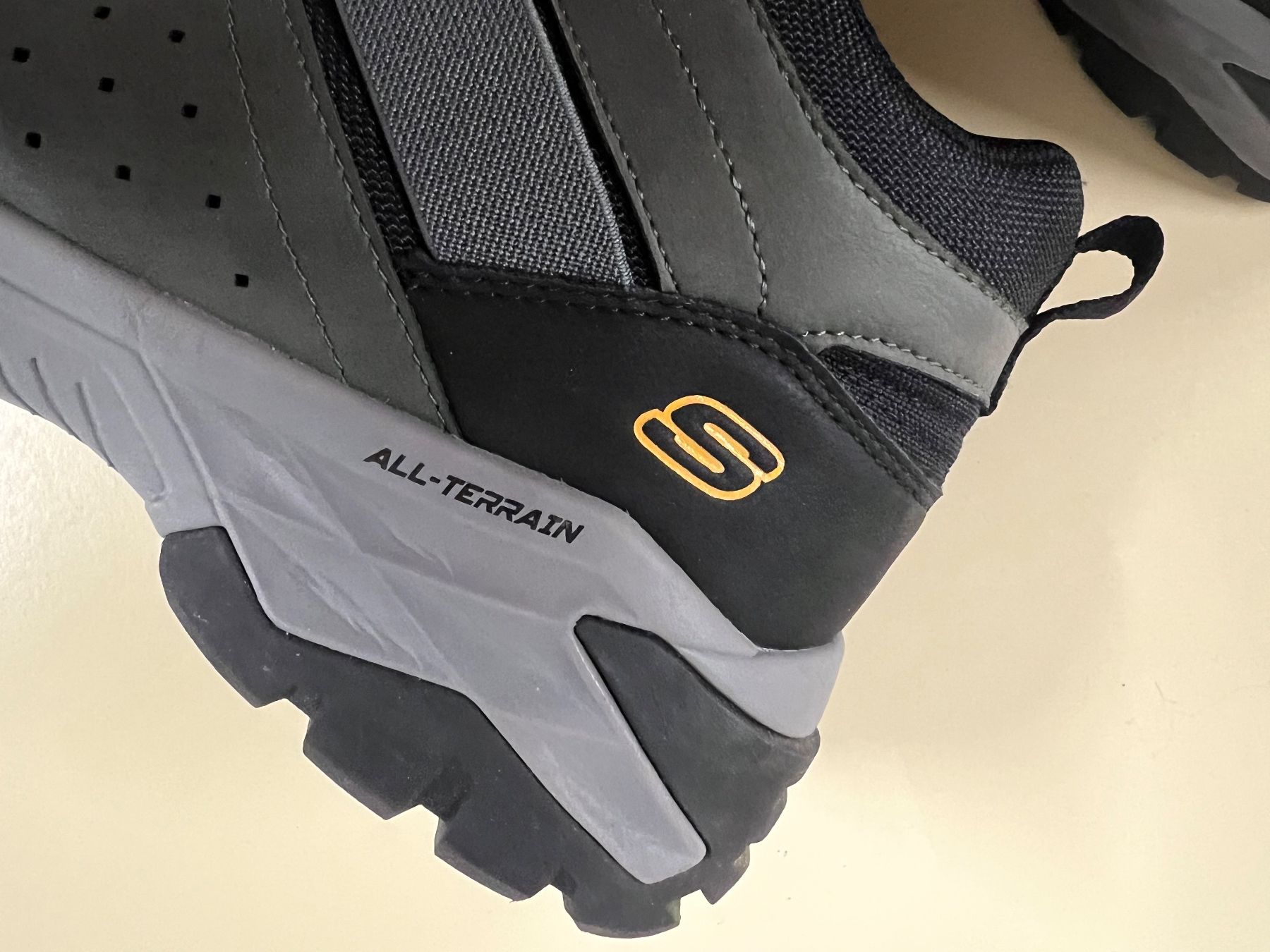 Skechers Scarpe da uomo: Skechers All-Terrain Wanderschuhe – Nuovo (secondo la descrizione) da Biel/Bienne venduto da HB13