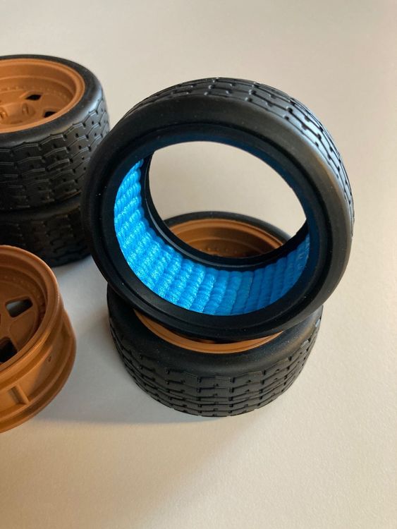 RC Kits de montage: Reifeneinlagen für 1 :10 RC-Modelle Touring-Fahrzeuge (26mm) – D'occasion à Buttisholz par BANDIT-GARAGE-77 2