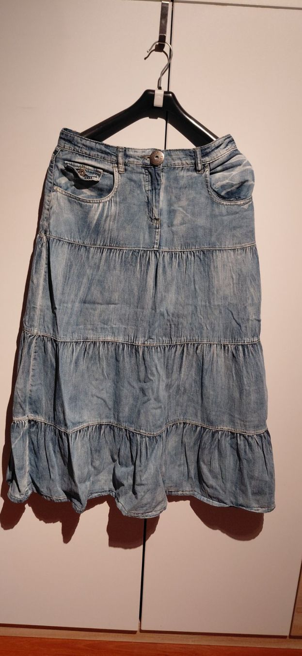 Jupes: Jeansrock Gr. M – D'occasion à Baar par Schulzi...