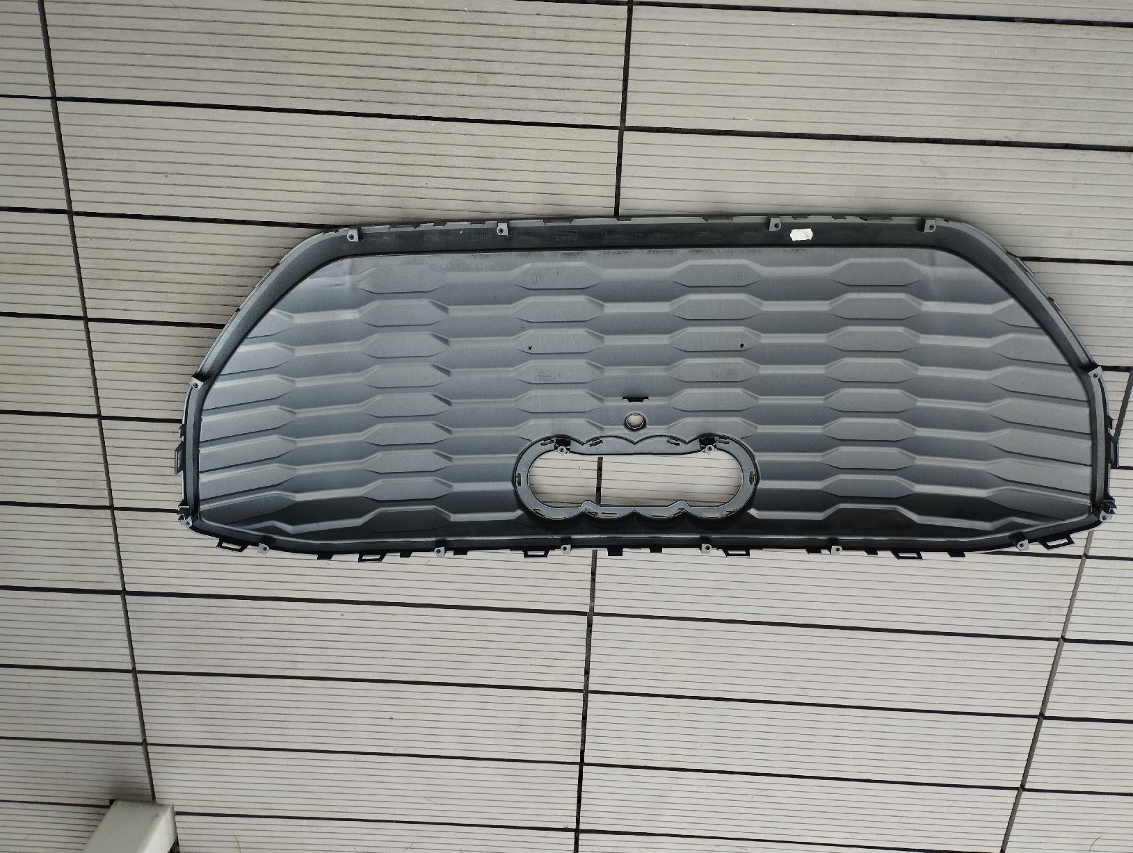 Audi Alle Autoersatzteile: Frontgrill Audi Q4 etron – Gebraucht aus Luzern von napolibobi 2