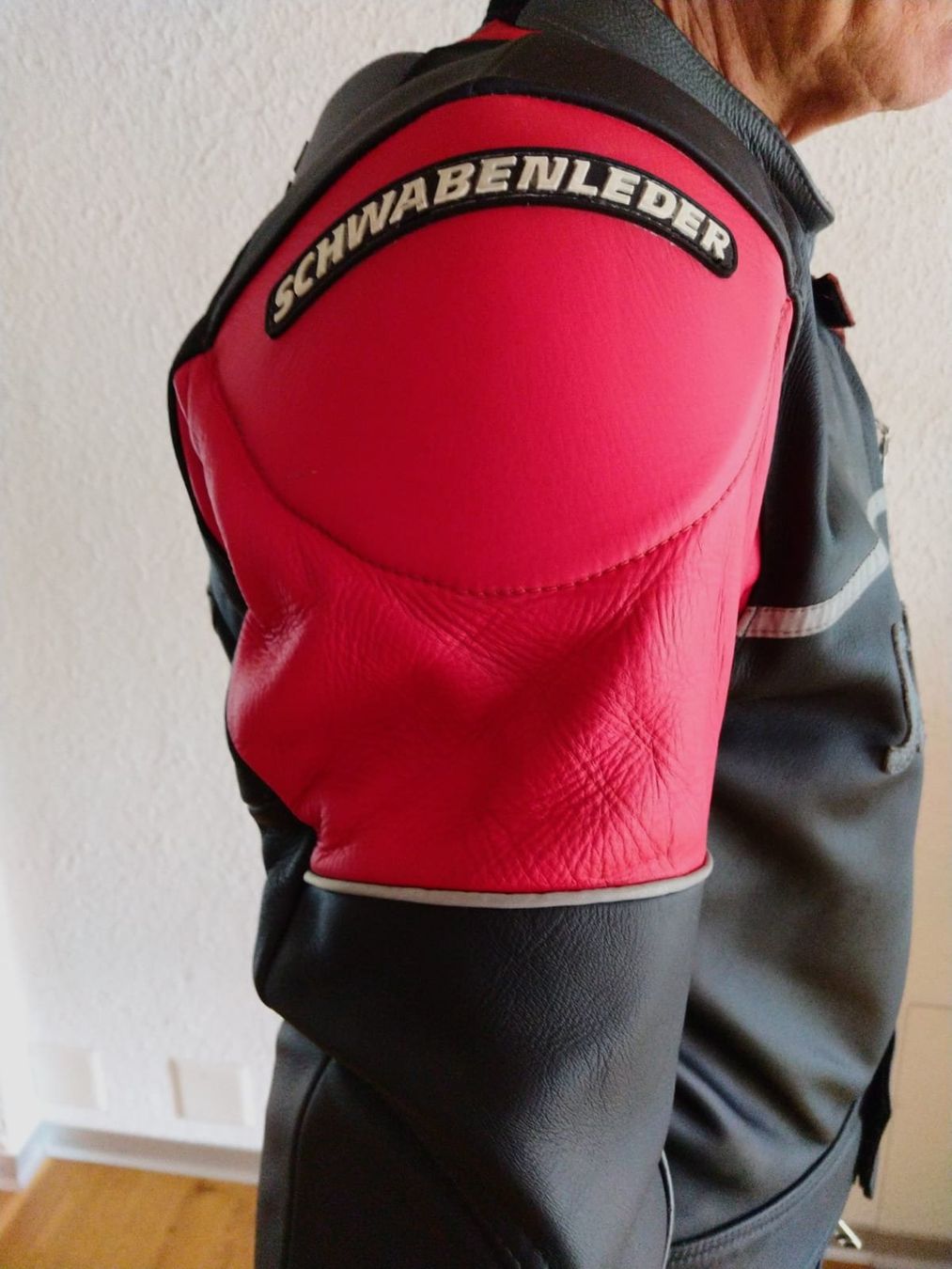 Completi: Motorradkombi Schwabenleder – Usato da Frutigen venduto da Pixele10 2