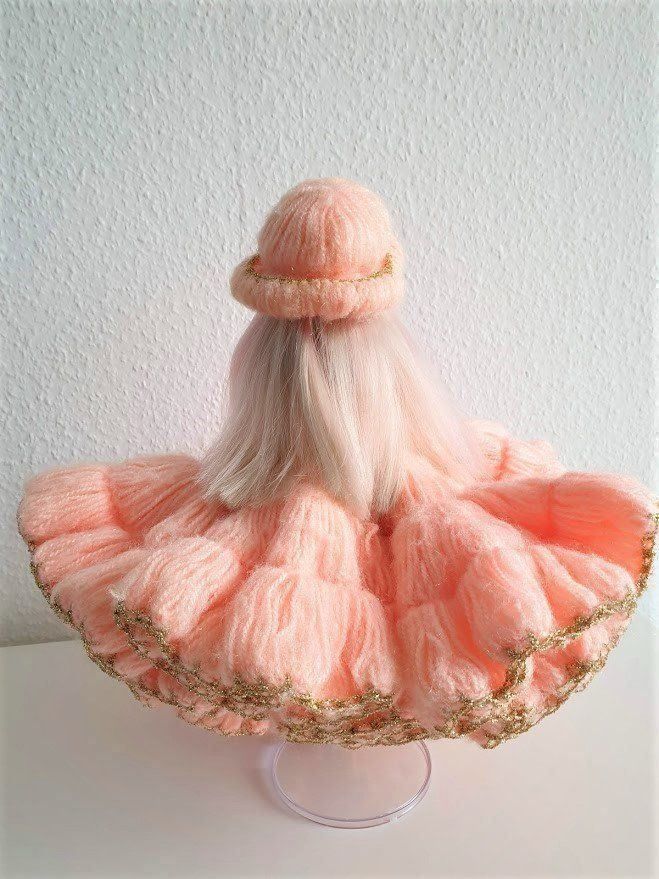 Bambole: Puppe Barbie Stil mit Kleid und Hut – Usato da Nürensdorf venduto da AntonioAE 2