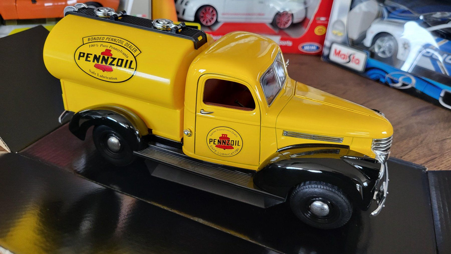 Solido Modellautos: Chevrolet Citerne 1946 1:18 Solido – Gebraucht aus Rothrist von Juana5 2