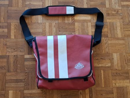 Vaude Umhängetasche – rot mit weissen Streifen