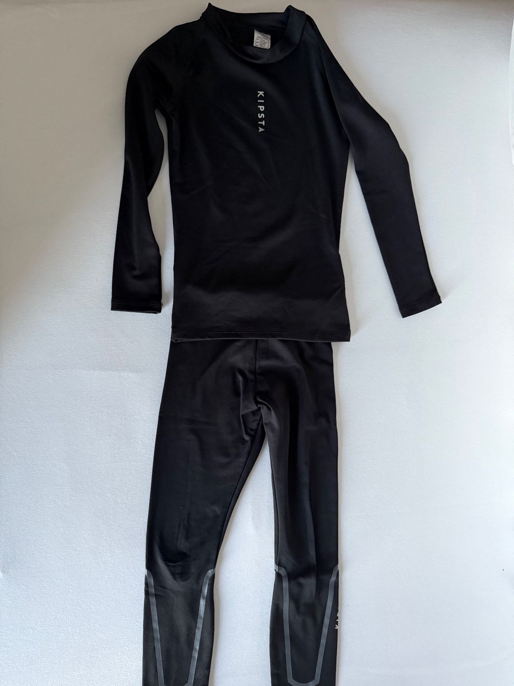 Decathlon Lotti & Set di vestiti: Kipsta Thermo-Unterwäsche Set, Gr. 128/130 – Usato da Küsnacht ZH venduto da schweiz_ch