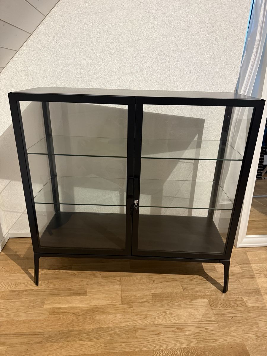 Ikea Vitrinen: Milsbo Glasvitrine schwarz – Neu (gemäss Beschreibung) aus Steinmaur von Naina 3