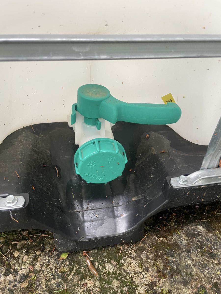 Abbeveratoi e trogoli: IBC Tank 1000L – Usato da Buckten venduto da dae_7y9h 2