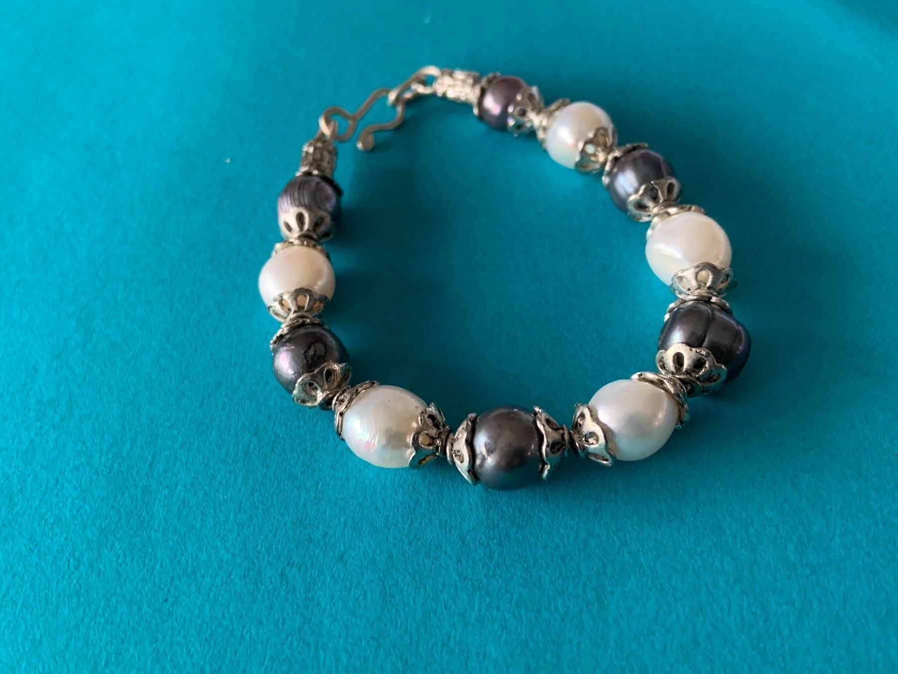 Bracelets: Armband silber echte perle schwarz/weiss – D'occasion à Dittingen par Bellevista 7