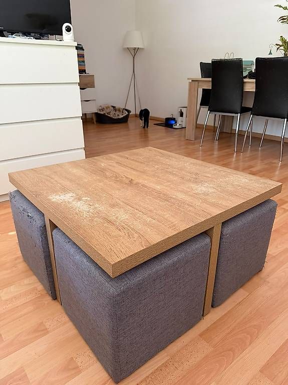 Tavoli: Tavolino sala con 4 puff  – Usato da Locarno venduto da lag_j76q