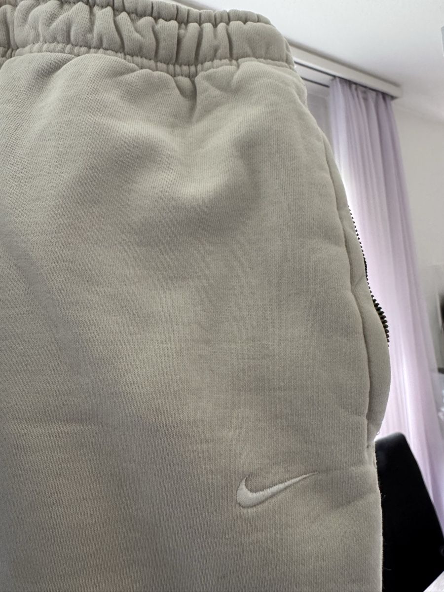 Nike Hosen: Nike Jogginghose – Gebraucht aus Villmergen von van_xv9t 1
