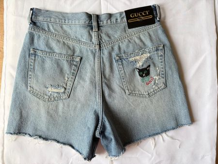 Jeansshorts GUCCI Katze bestickt, Gr. 28, top Zustand