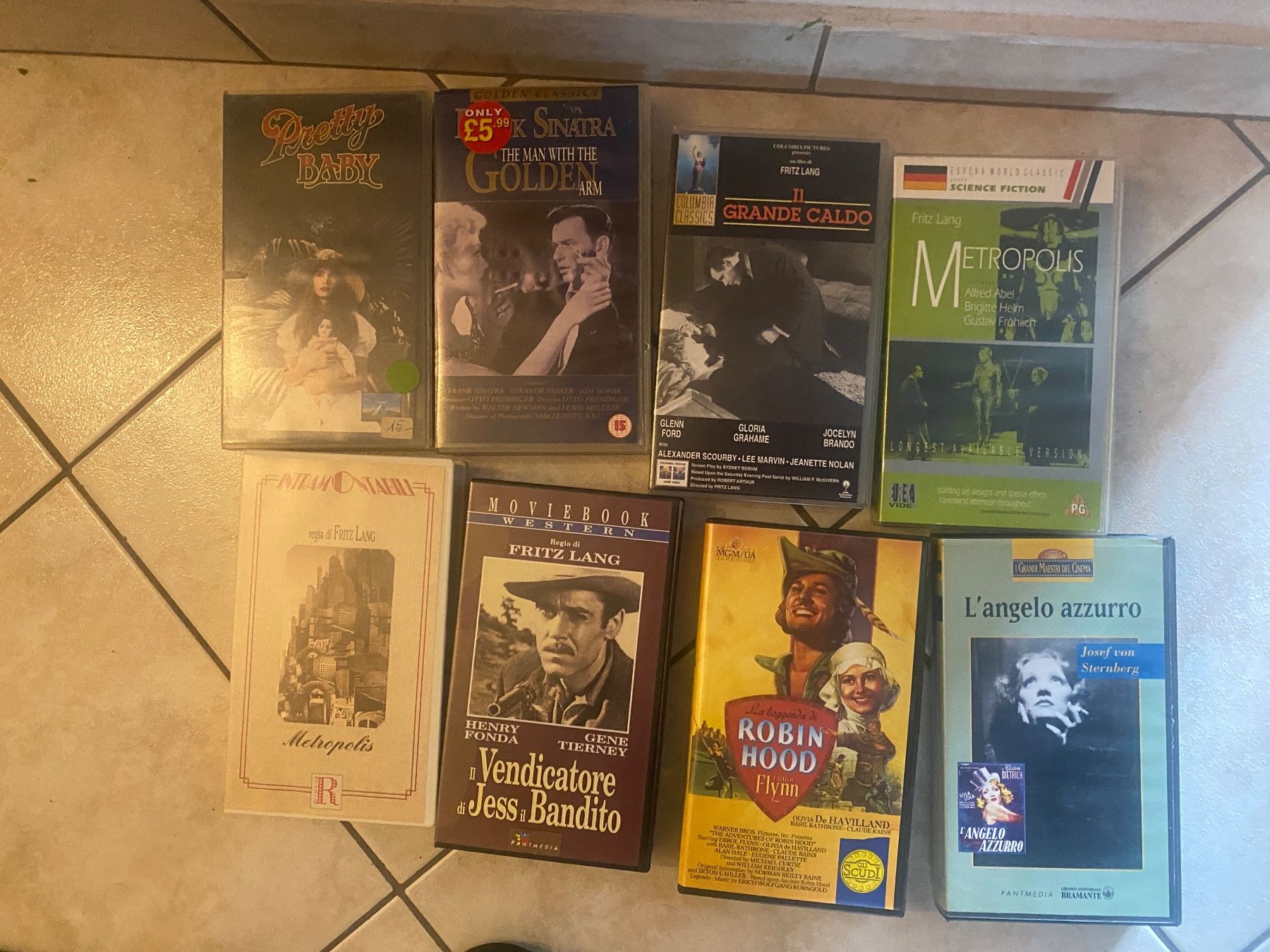 Alle VHS: 8 Classici VHS in italiano e inglese – Gebraucht aus Minusio von Vertigopop