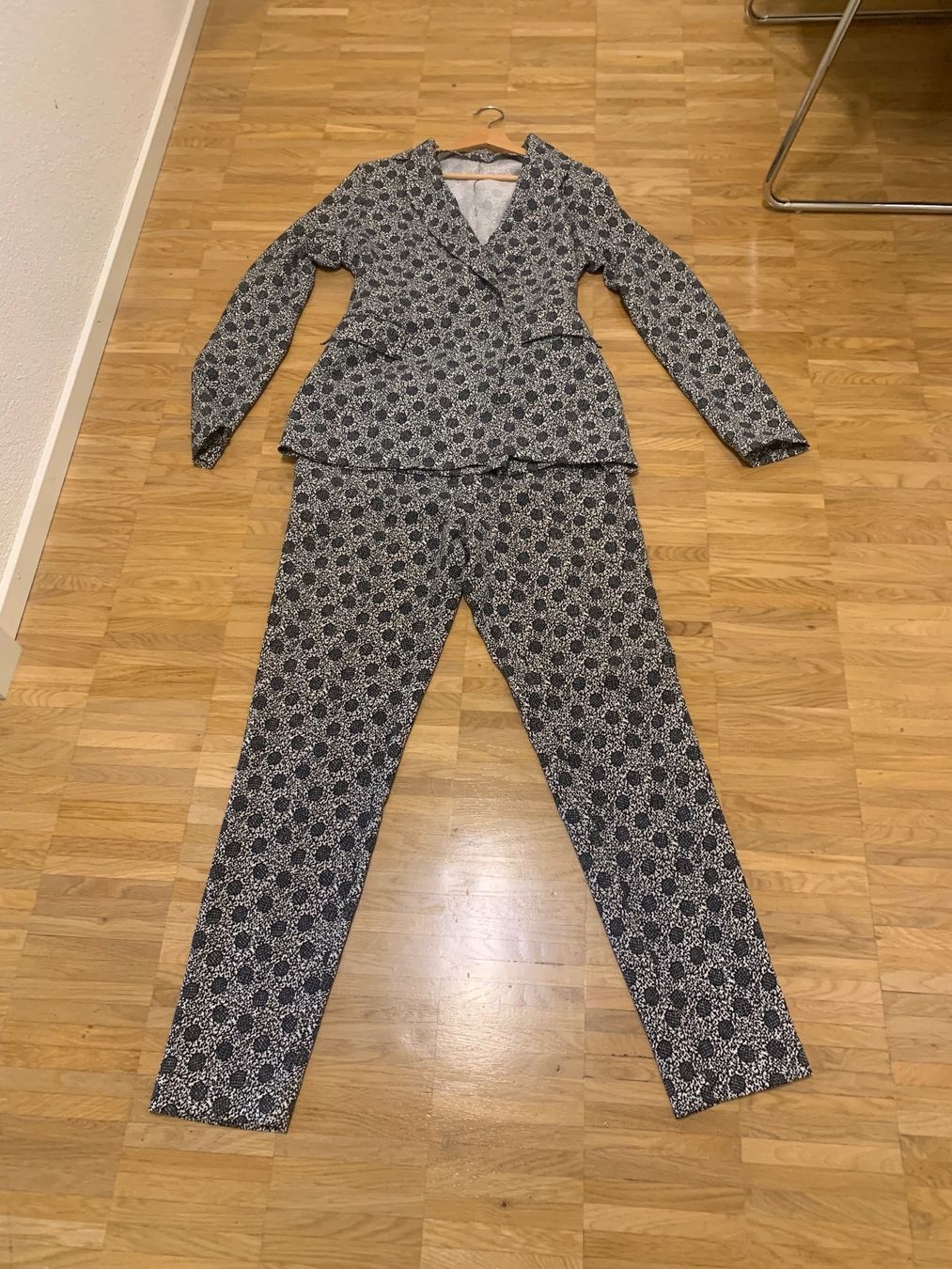 Bottega Veneta Pantaloni: Anzug Bottega Veneta Gr 42 – Usato da Zürich venduto da MSA1980