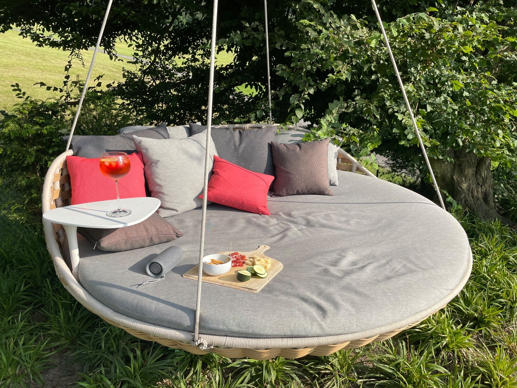 Gartenhängesitze: DEDON SWINGREST mit Seilen & Standing Lounger Rotating Base – Gebraucht aus Zug von ker_y92n