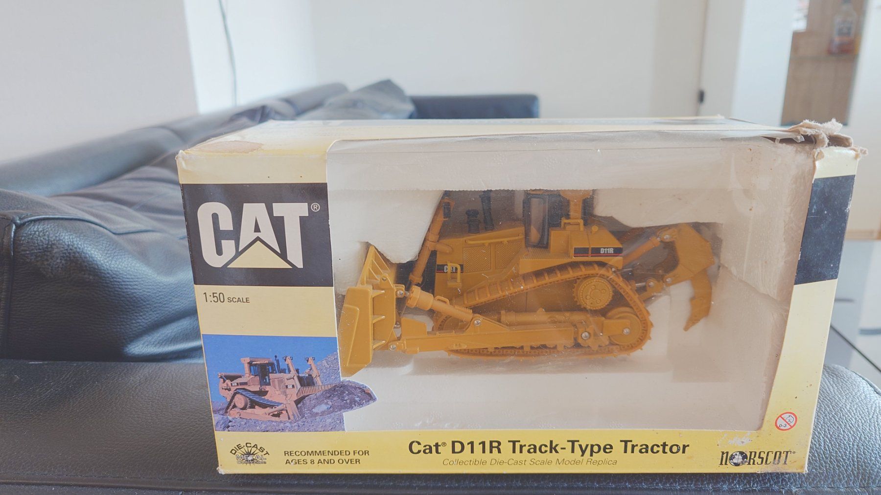 Kit di modellismo & Modellini statici: Modèle CAT D11R Track-Type Tractor 1:50 Norscot – Usato da Saignelégier venduto da maelk11