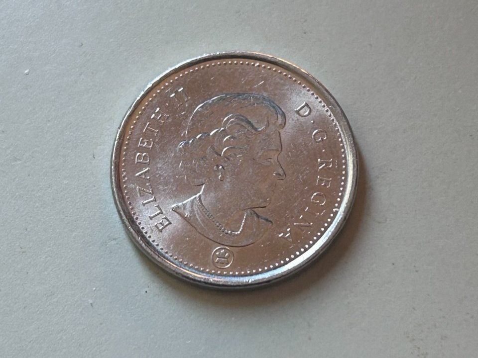 Alle Münzen: 5 Cents del Canada coniato nel 2009 – Gebraucht aus Giubiasco von LorisVale