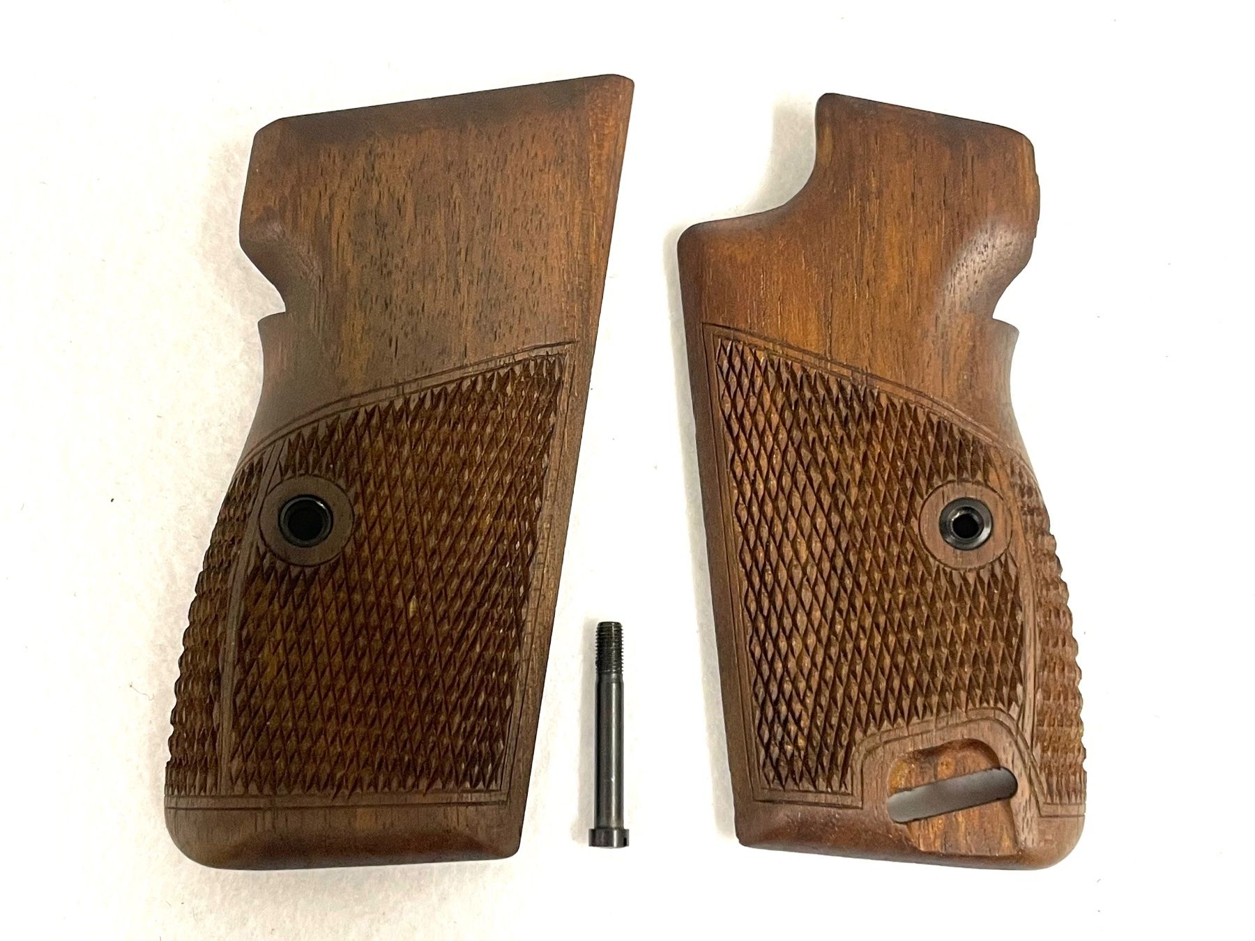 Schweizer Armee Stichwaffen: Griffschalen SIG 210 / P49 Original neuwertig – Neu (gemäss Beschreibung) aus Emmen von Pat-LU
