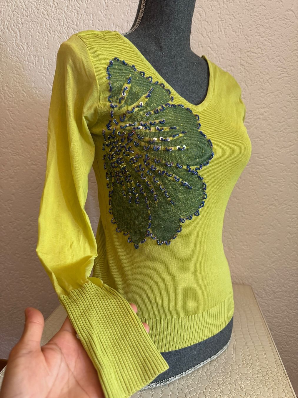 Pullover & Sweatshirts: V-Ausschnitt Strickpullover in Zitronengrün Perlen-Blumen S – Gebraucht aus Frenkendorf von Style365 3