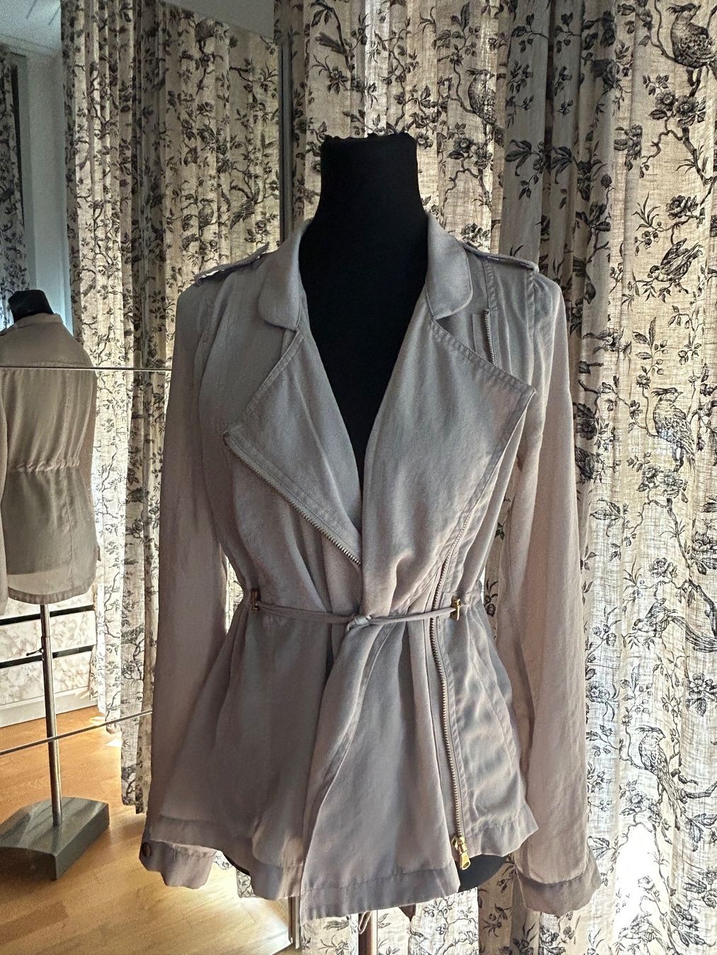Giacche: LEICHTE JACKE ROSA/BEIGE – Usato da Luzern venduto da Suneha 3