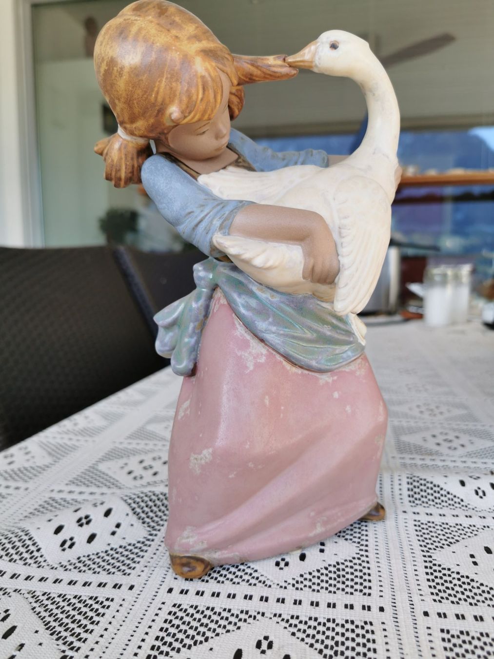 Lladro Figuren: Porzellanfigur "Duck Pulling Pigtail" von Lladro – Gebraucht aus Ennetbürgen von Habondias 2