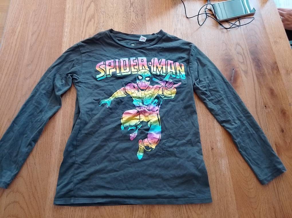 Hemden, T-Shirts & Polos: Shirt langarm (Grösse 134/140) – Gebraucht aus Zürich von Schneemaah