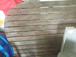 Table extérieur avec 4 chaises et 2 chaises avec accoudoirs