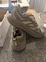 Hoka 44 2/3