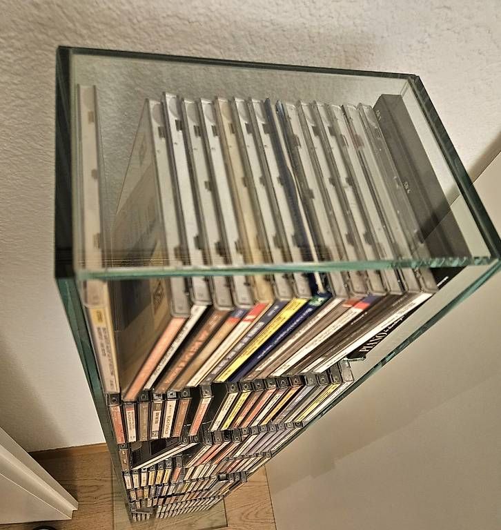 Scaffali: CD DANS BIBLIOTHEQUE  EN VERRE – Usato da Martigny venduto da Pbleue 1