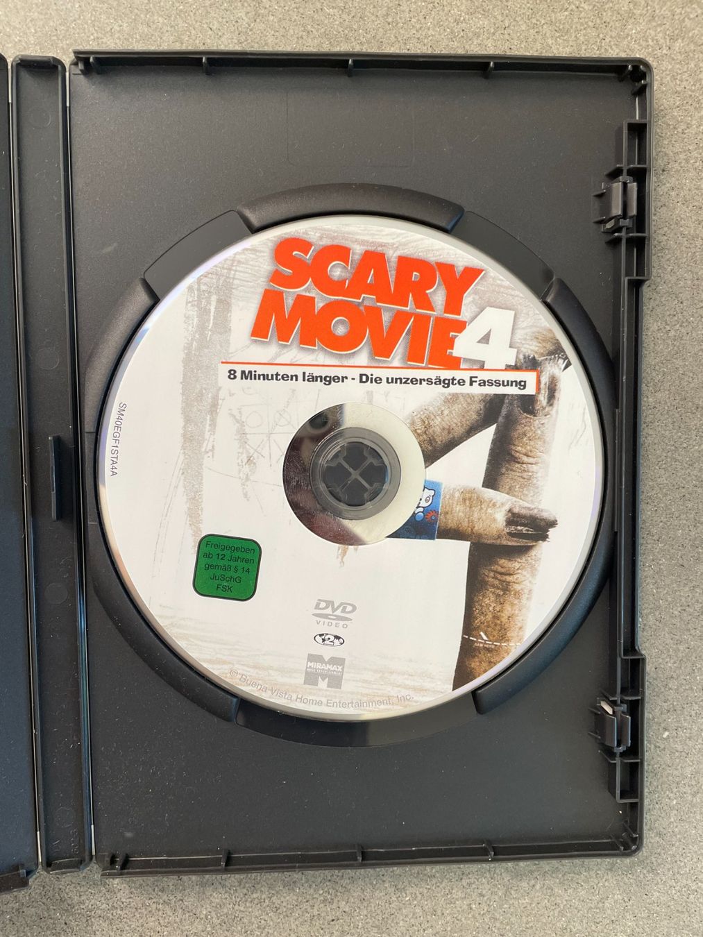 Tutti i DVDs: DVD Scary Movie 4 – Usato da Zofingen venduto da angito 3